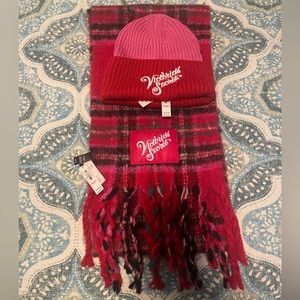 Victoria’s Secret hat & scarf set‼️NWT‼️